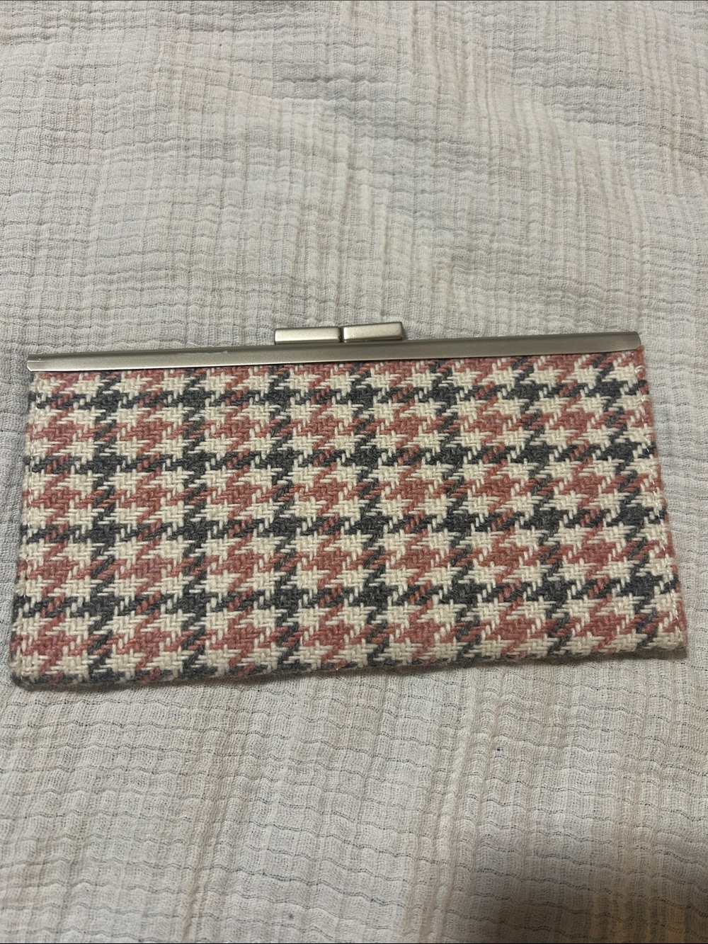 Woven Houndstooth Clutch/Wallet. Kisslock closure. Minimalist. Classic.
